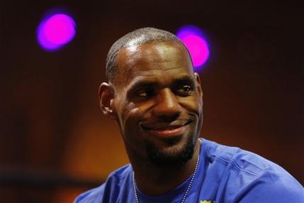 詹姆斯現(xiàn)場看決賽 世界杯大過NBA