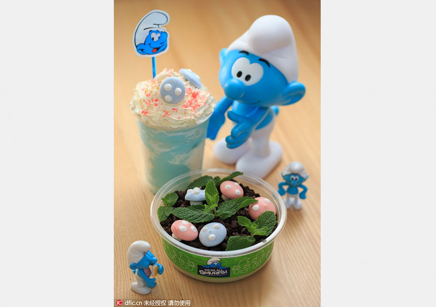 Smurfs-themed desserts delight the eyes