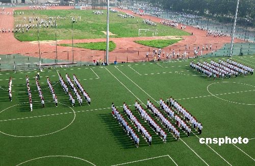 北京十萬學(xué)生開始國慶游行慶典訓(xùn)練