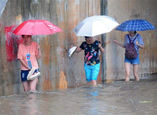 南方“強降雨” 巴黎鬧“水災”