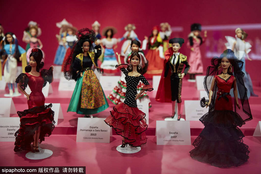 從公主到明星種類(lèi)俱全 西班牙芭比娃娃展覽一圓少女兒時(shí)夢(mèng)（組圖）