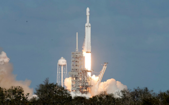 SpaceX獵鷹重型火箭首飛成功！馬斯克的特斯拉跑車(chē)上太空了