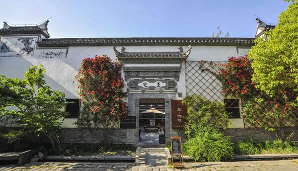 Enjoy your leisure time in Taierzhuang ancient town